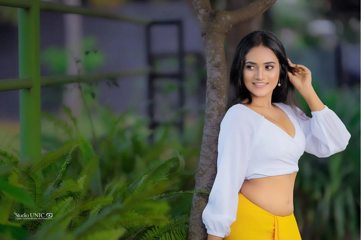 Nikeshala & Diwya - Sri Lankan Photoshoot Gallery (3)