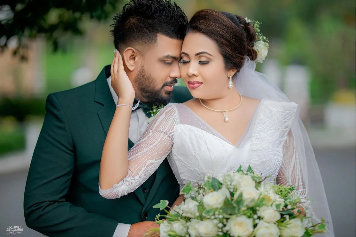 SHASHIKALA & KAUSHAN - Sri Lankan Photoshoot Gallery (4)