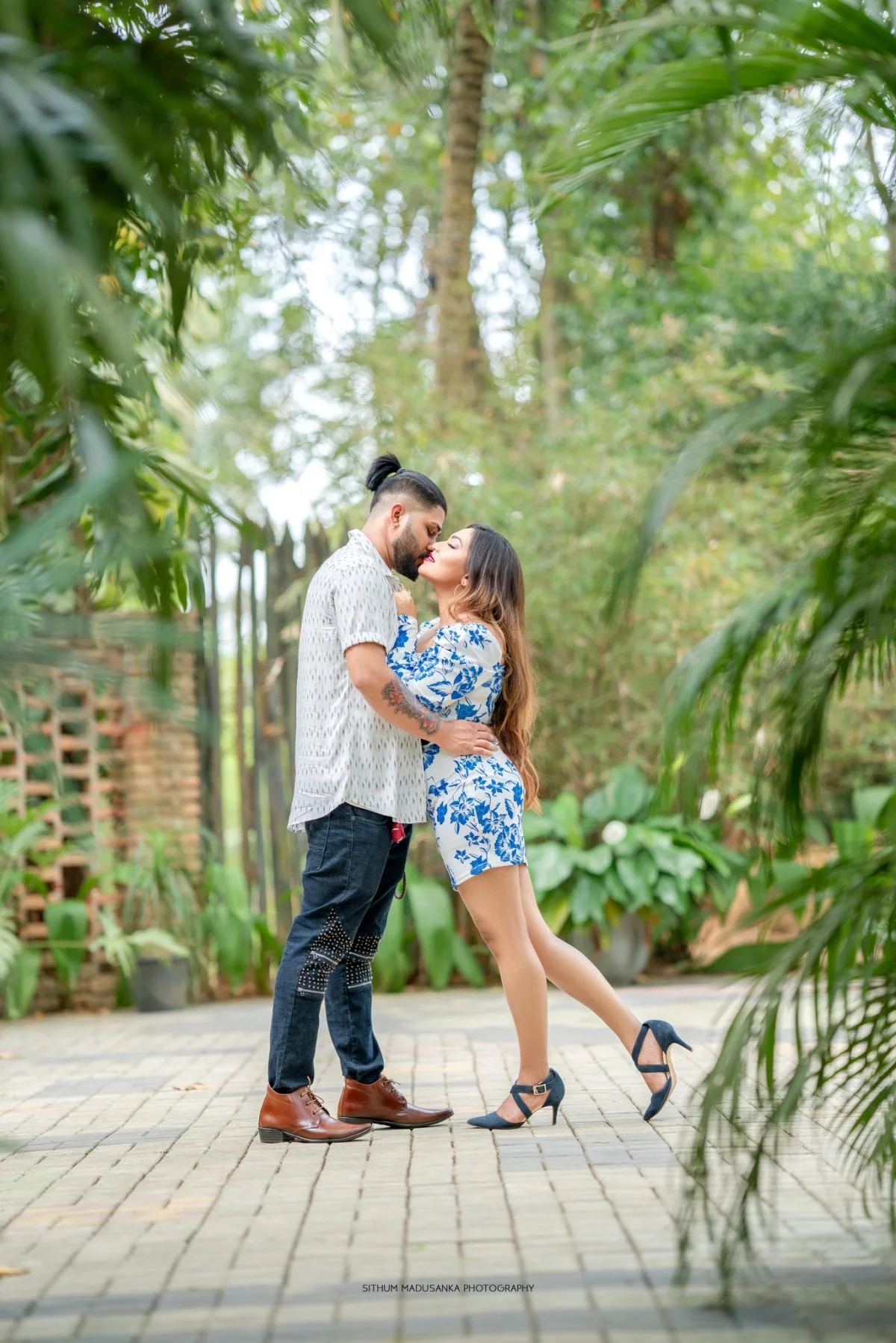 Dulanjana & Shani - Sri Lankan Photoshoot Gallery (8)