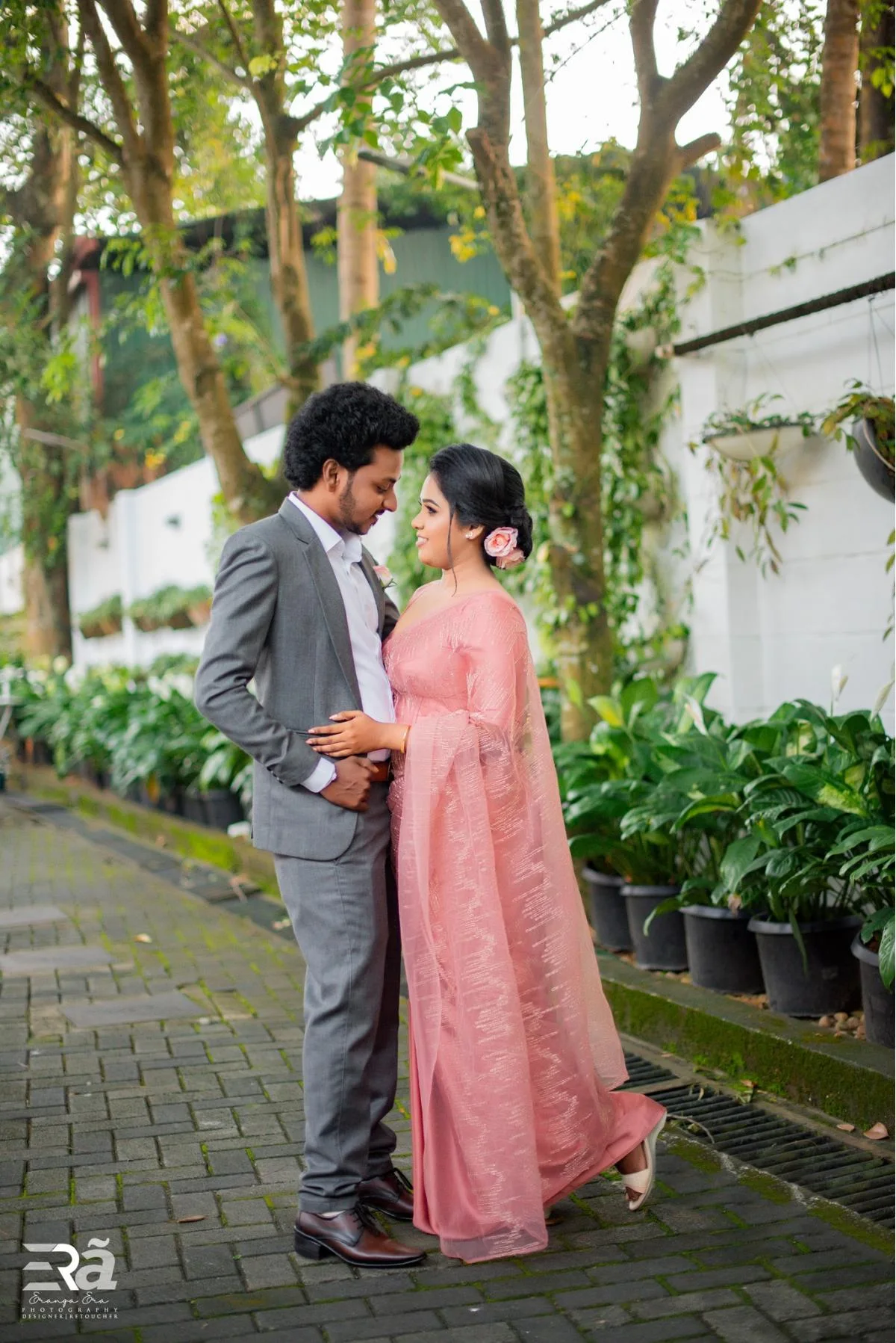 Dilum & Pawani - Sri Lankan Photoshoot Gallery (4)