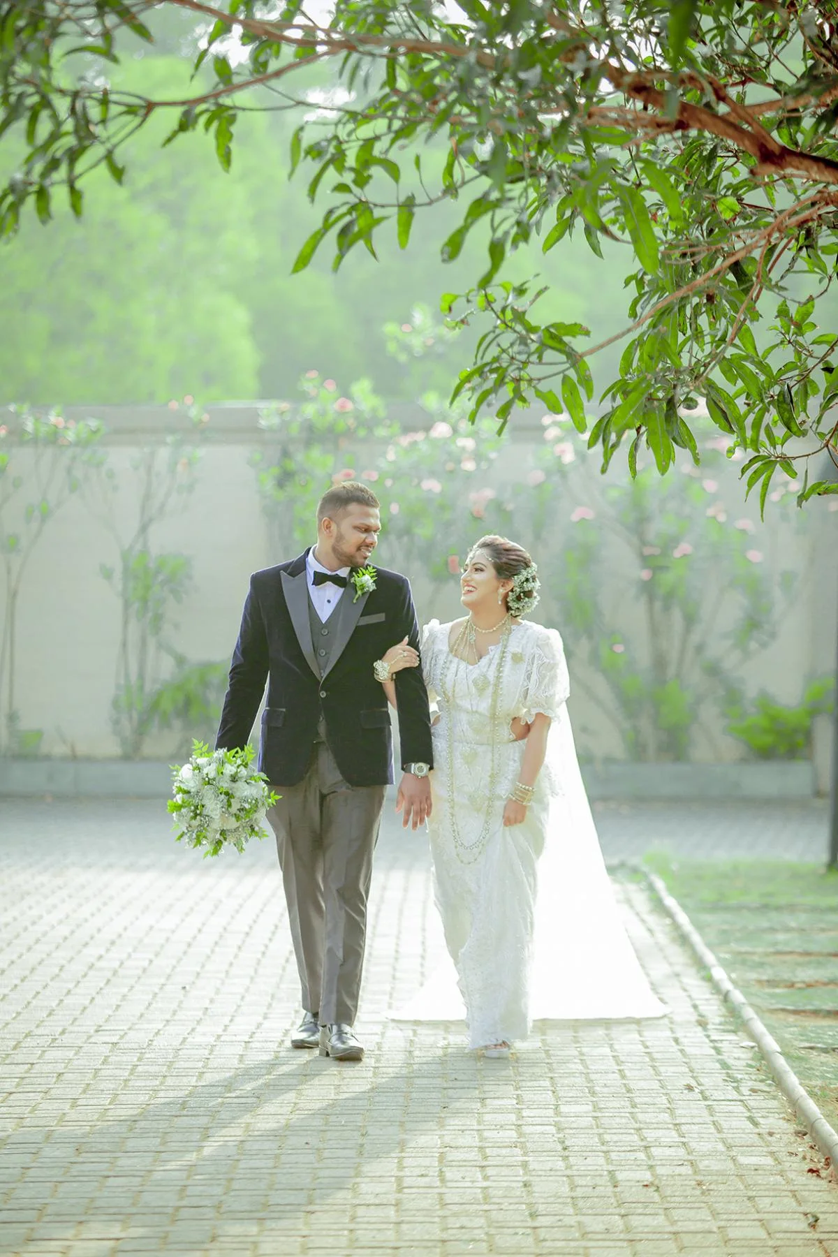  PIYUMI &  SAHAN - Sri Lankan Photoshoot Gallery (7)