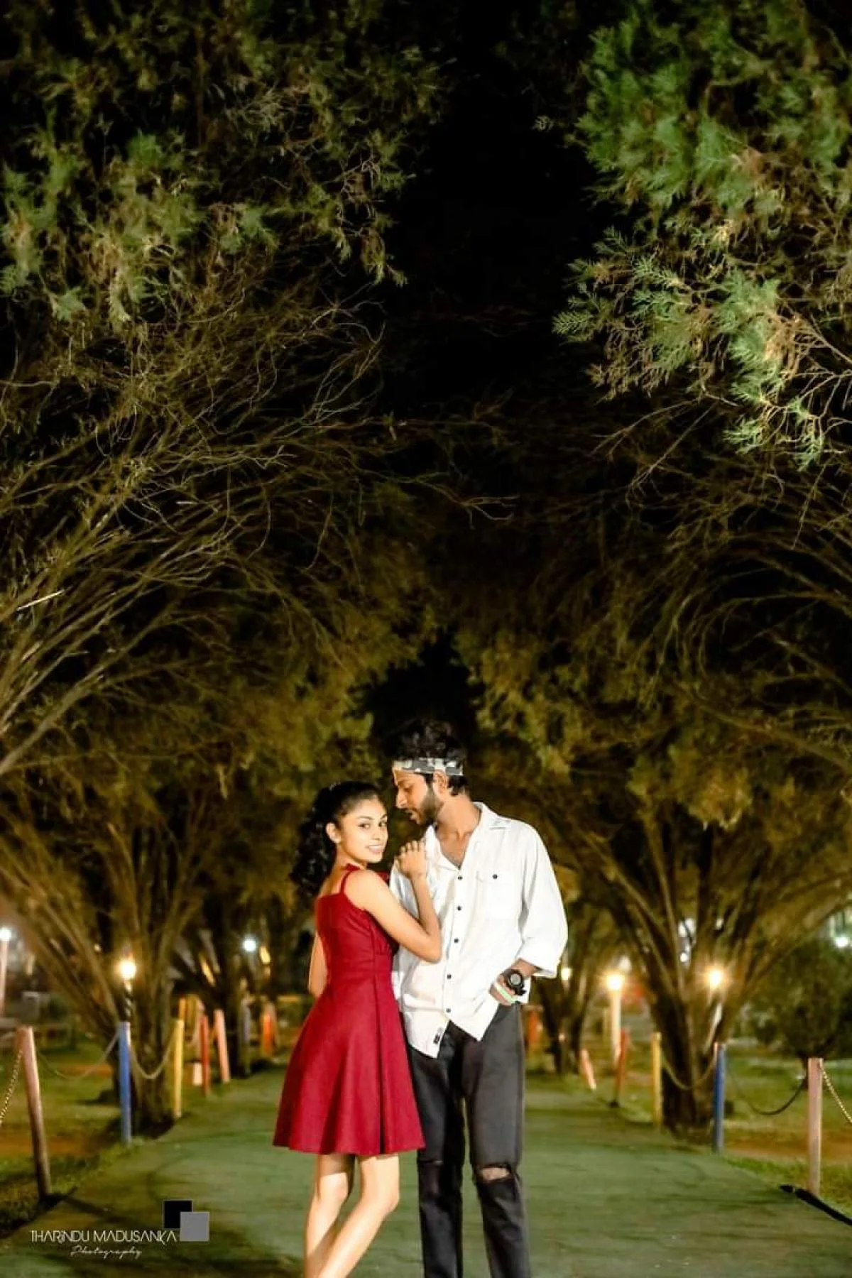 Dananjaya & Lalani - Sri Lankan Photoshoot Gallery (9)
